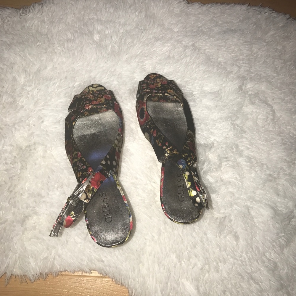 💜Guess used floral wedges - Picture 3 of 3